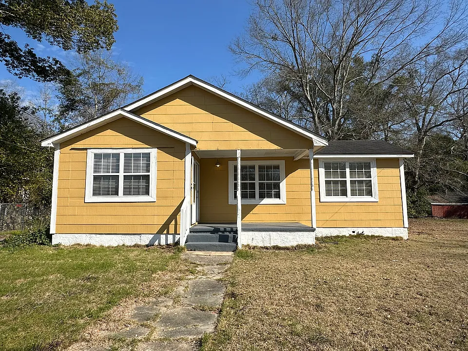 611 S Edgewood Dr