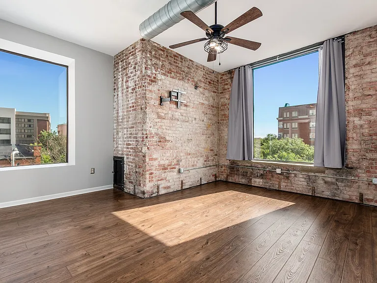78 E Chestnut St #405 — Photo 4