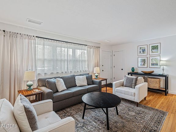 4th image of 1033 Lancewood Dr