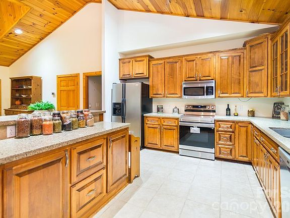 5th image of 241 Crocus Ln