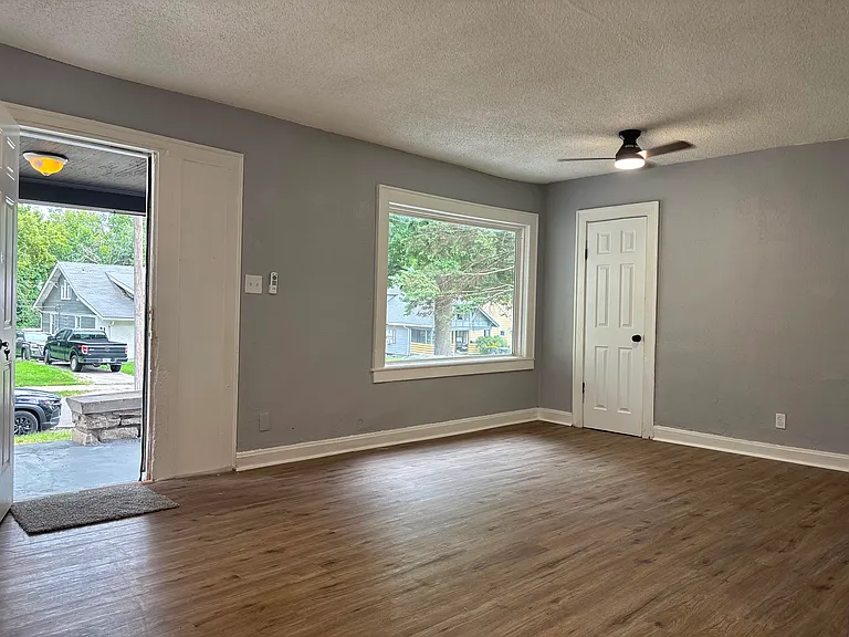 5808 Garfield Ave — Photo 3