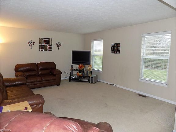 4th image of 4252 Mayfair Dr