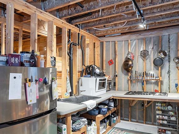 4th image of 1184 N Hubnerite Rd