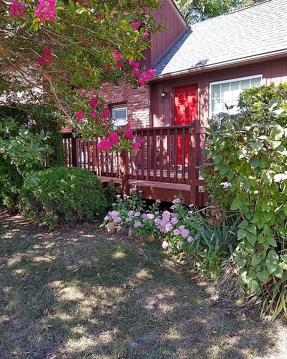 2nd image of 8109 Sheppard Rd