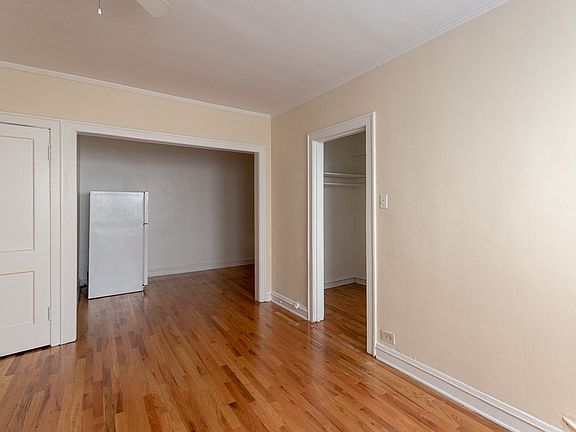 4th image of 540 W Wellington Ave #302