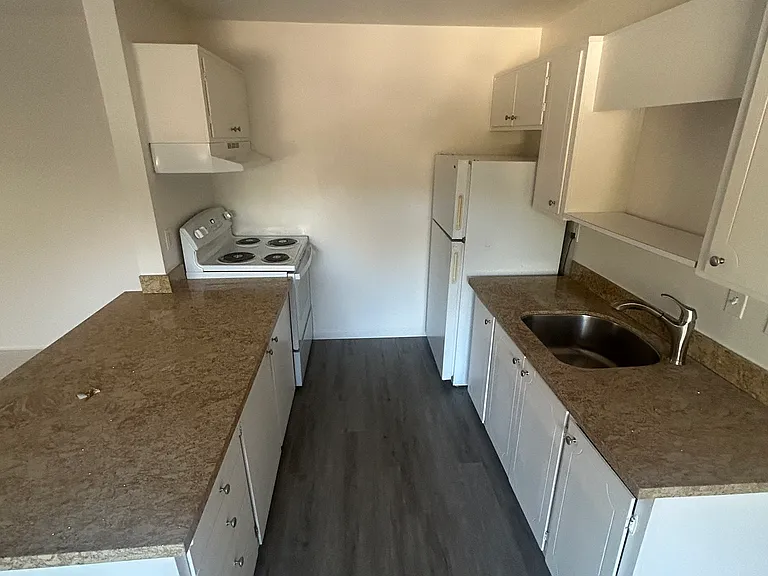 Spanish Castle Apartments — Photo 6