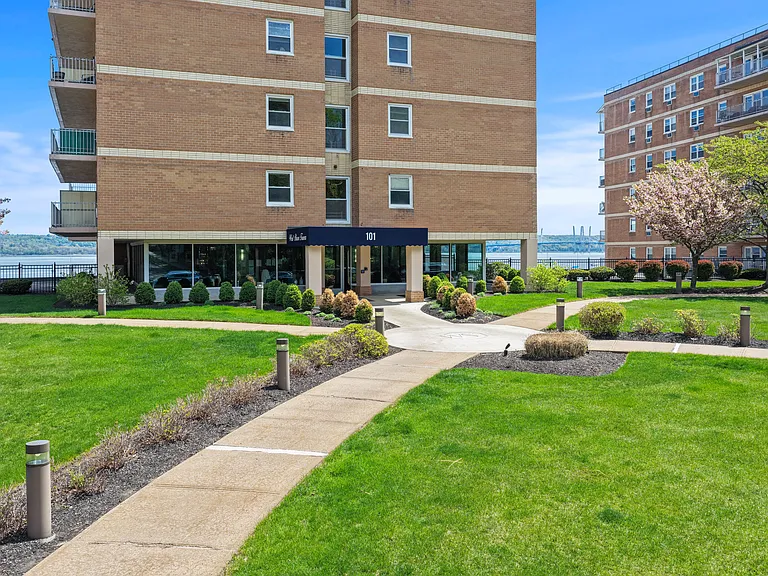 West Shore Towers — Photo 12