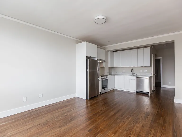 2222 Leavenworth St — Photo 9