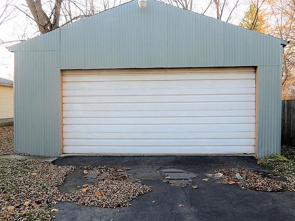 4th image of 1110 Woodbine Ave