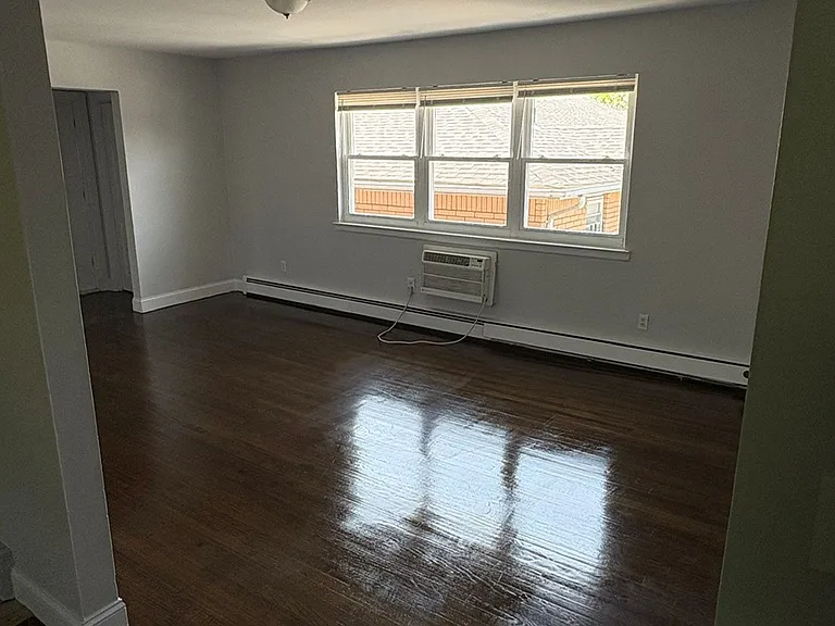 Karl Place Apartments — Photo 21