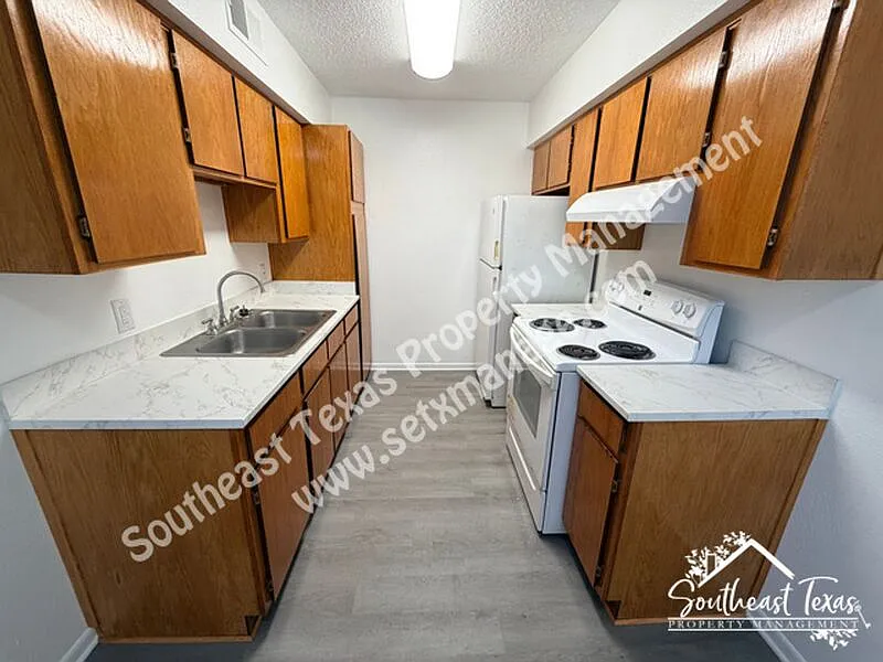 1410 S Elizabeth Ave — Photo 4