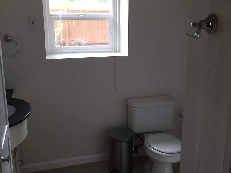 309 Cantril St #B — Photo 3