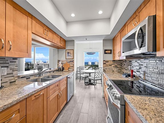 5th image of 2880 NE 14th Street Causeway #1004