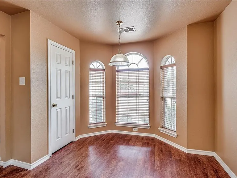 3427 Bellville Dr — Photo 5