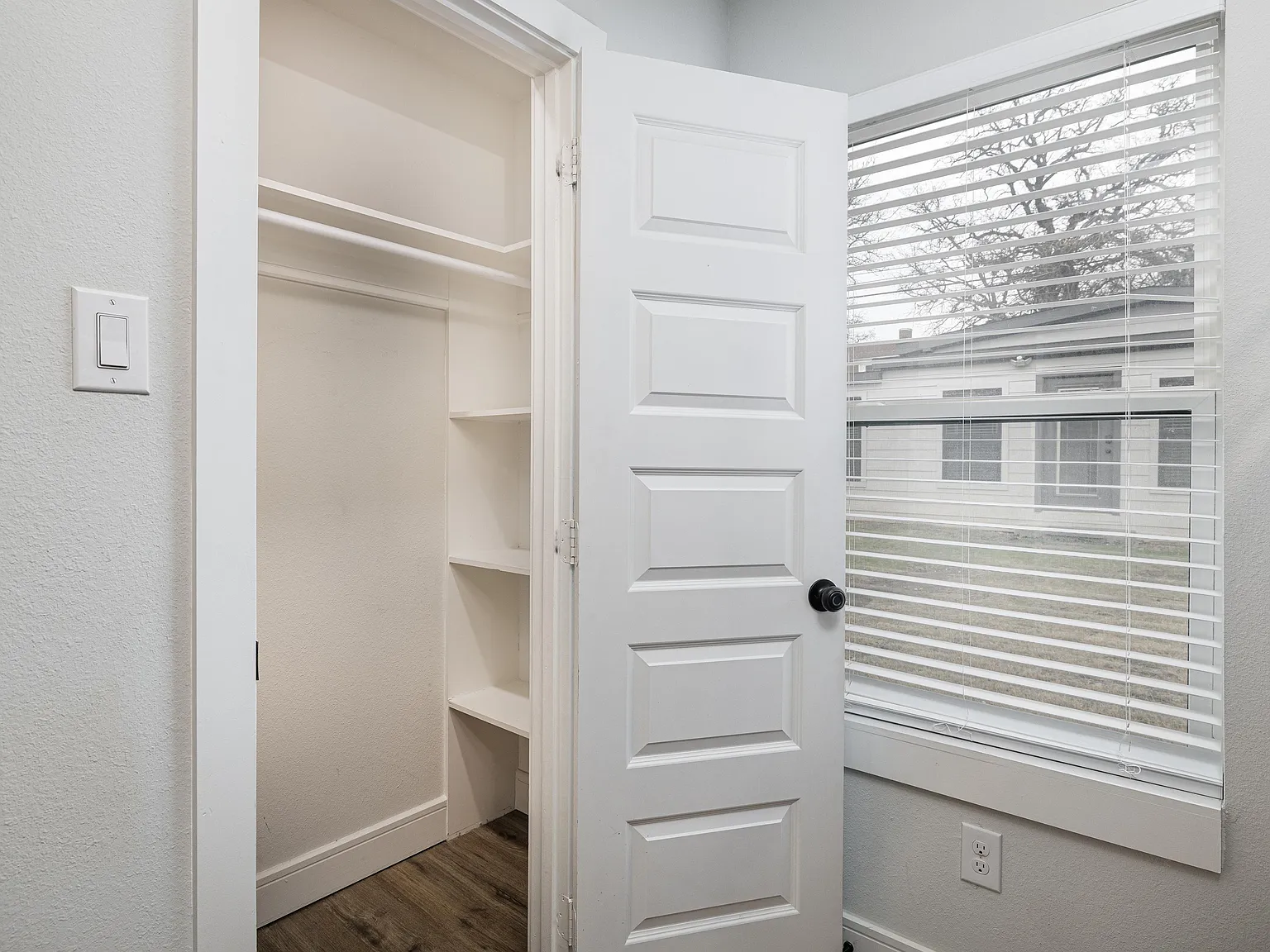 4 bed, 3.0 bath, 2320 sqft, $797 — Photo 3