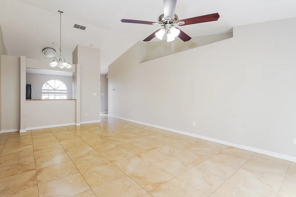 3 bed, 2.0 bath, 1328 sqft, $2,455 — Photo 4