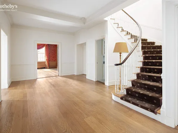 895 Park Avenue image 5 of 17