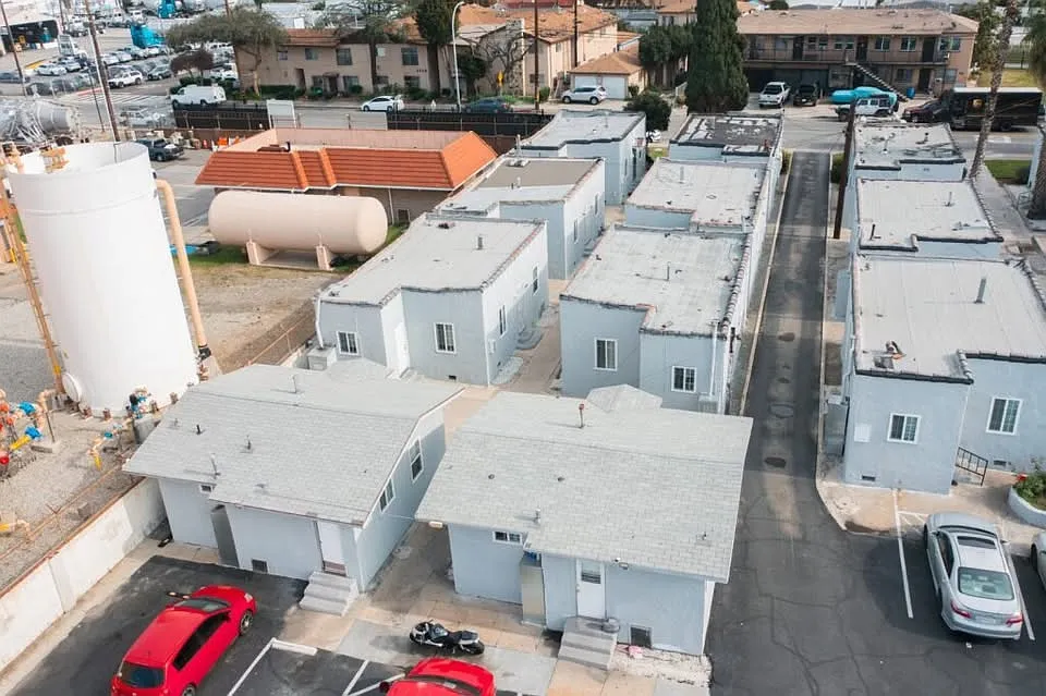 Building Photo - 5225 Maywood Ave #2
