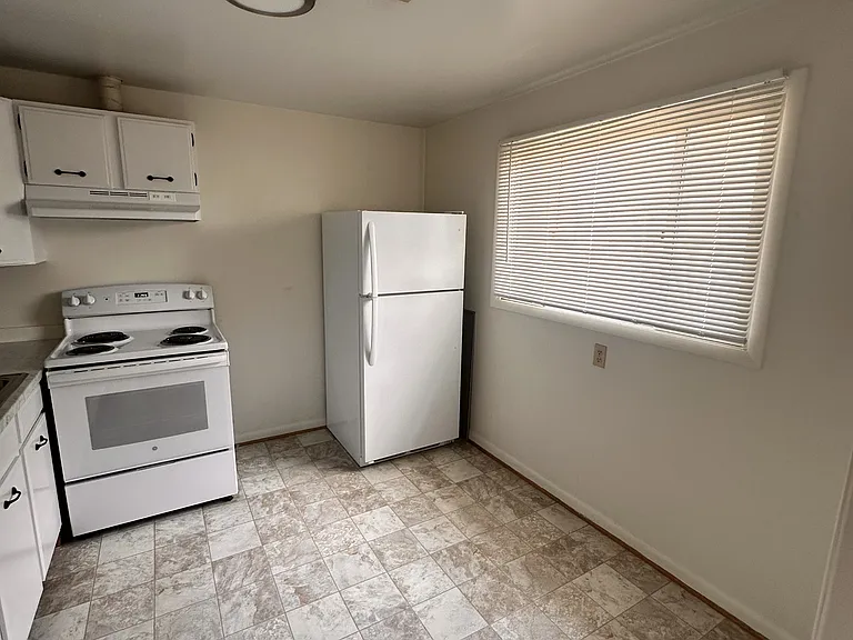 114 E 8th St #5 — Photo 6