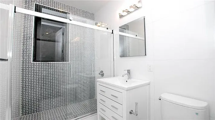 Rented by Compass | media 21