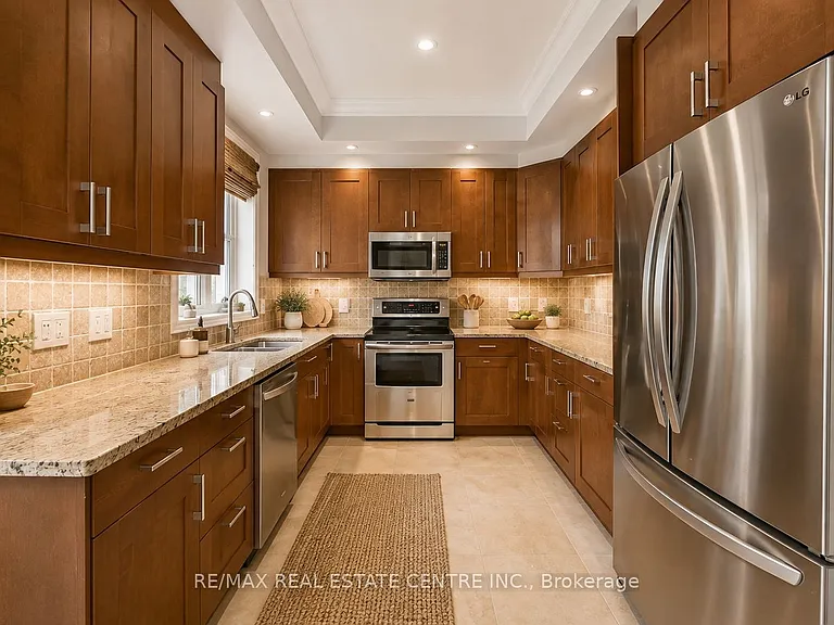 49 Bronte St S — Photo 5