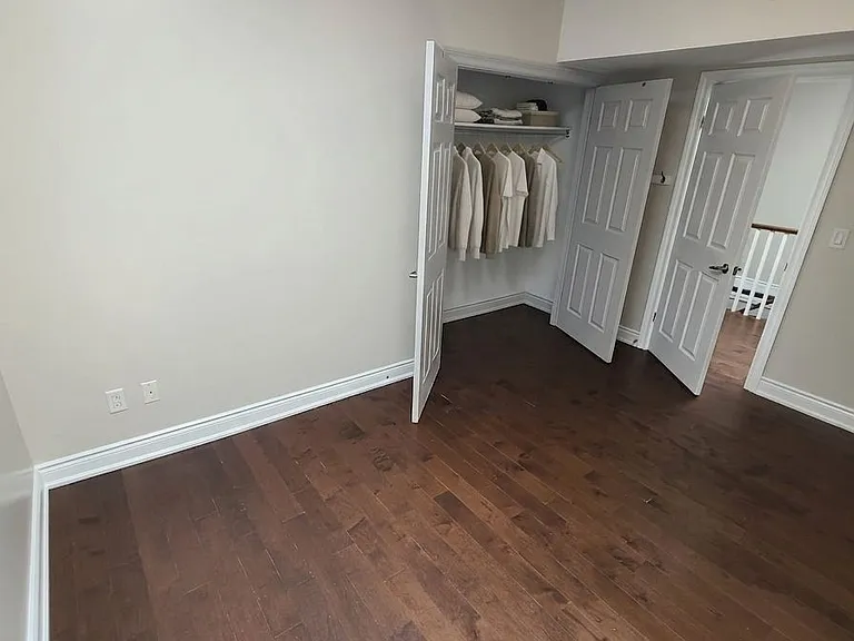 1568 Dundas St W — Photo 6