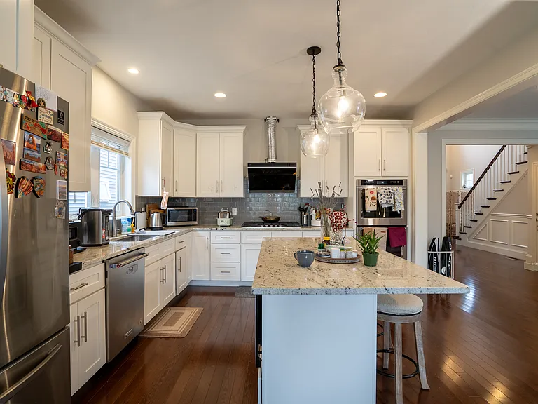 4 Strauss Ln — Photo 3