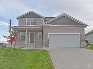 402 Carson Dr, Marshalltown, IA 50158