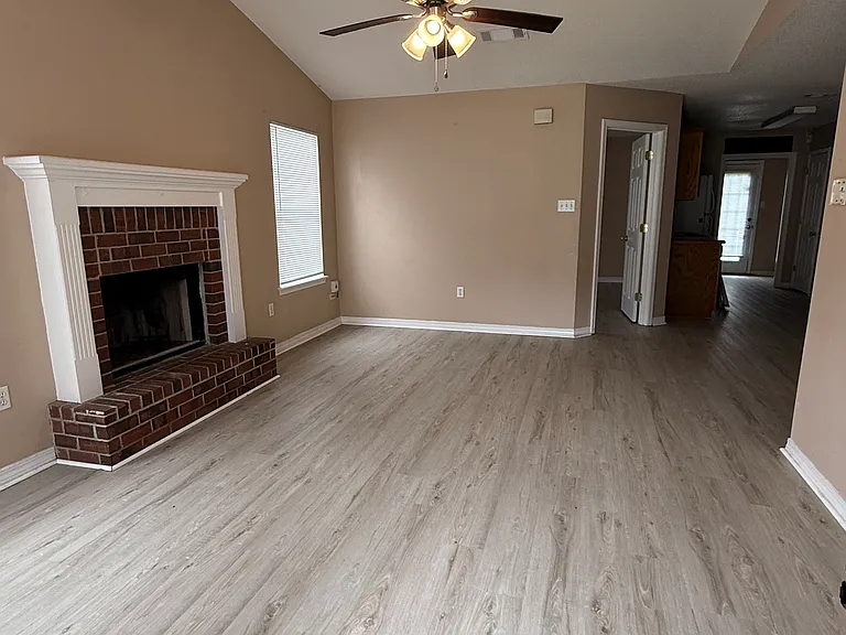 10628 Red Bud Ct — Photo 2