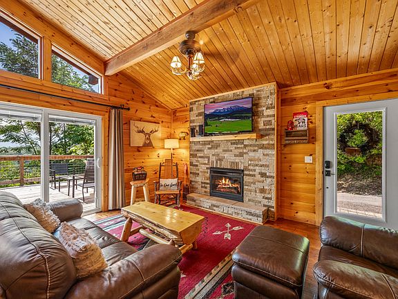4th image of 1166 Ski View Dr