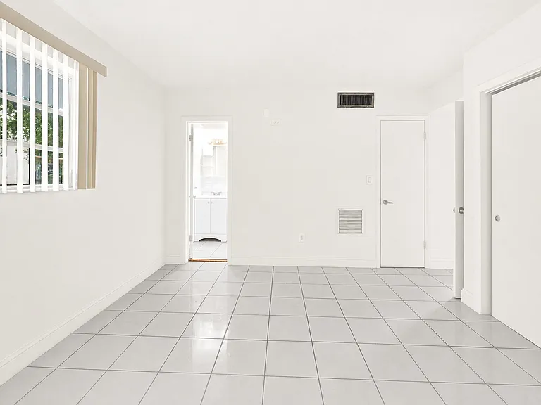 223 Antilla Ave — Photo 10