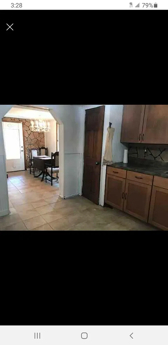 1739 Temple St photo 1