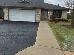 2417 Par Four Ct, Joliet, IL 60436