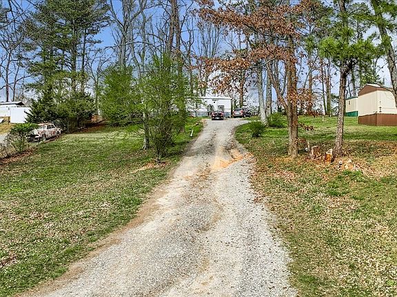 5th image of 217 Robin Rd