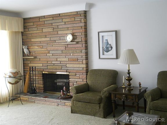 2nd image of 23312 Middlesex St