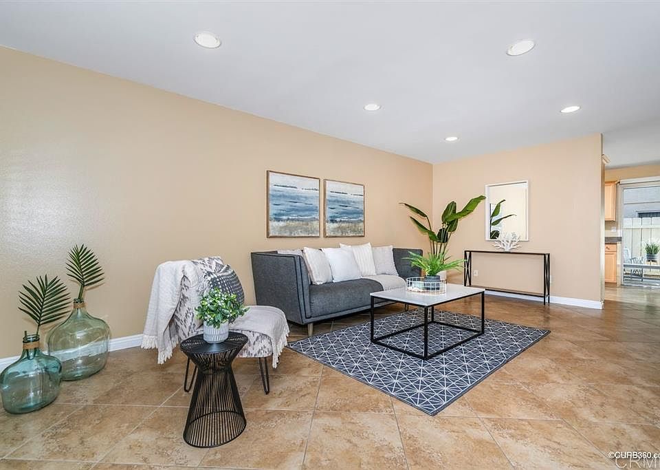 1st image of 307 S Mollison Ave Unit 2