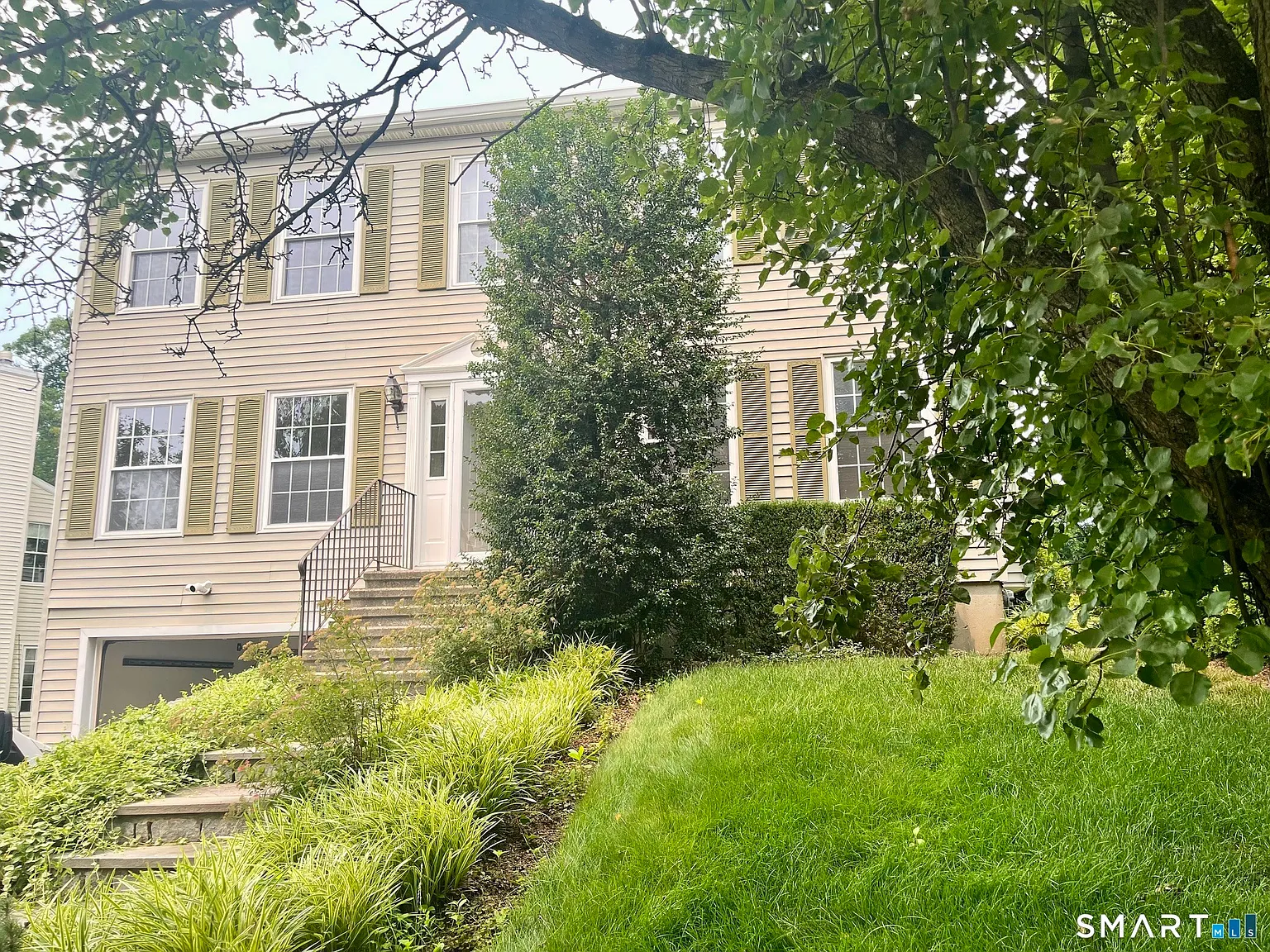 3 bed, 2.5 bath, 2592 sqft, $4,950 — Photo 1