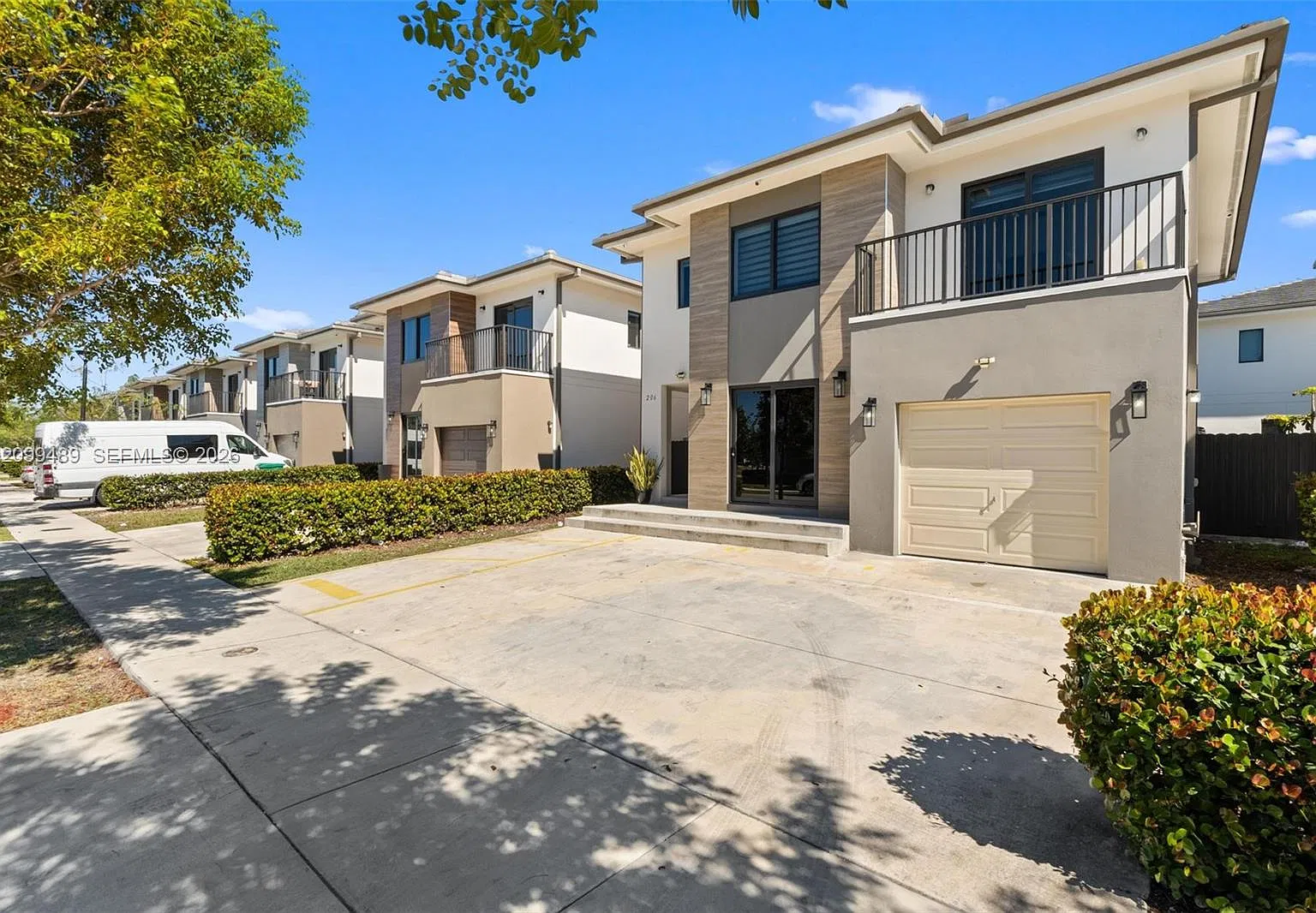 4 bed, 3.0 bath, 1902 sqft, $3,099 — Photo 4
