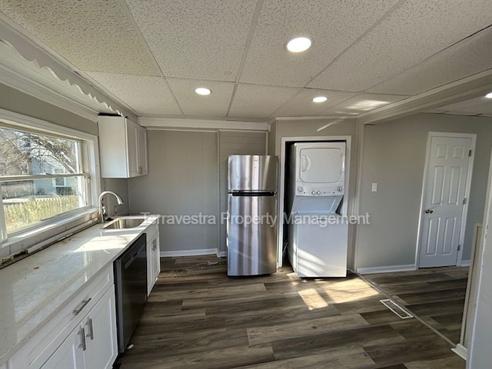 1st image of 11 Green St E