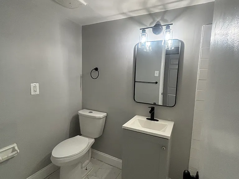 311 N Sycamore Ave #B001 — Photo 6