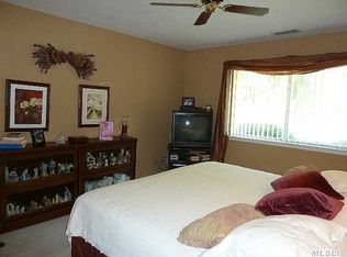 108 Dari Dr, Holbrook, NY 11741