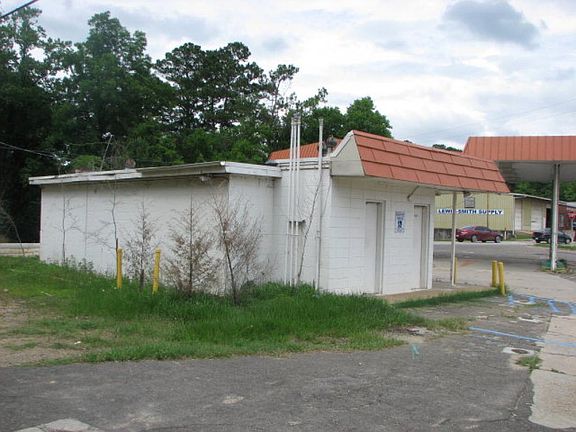 5th image of 4062 Lafayette St