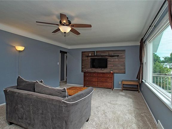 3rd image of 812 Charles St