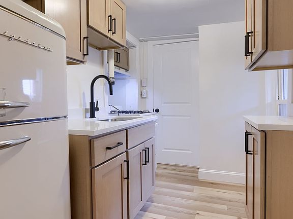 2nd image of 147-149 Church St #305-3