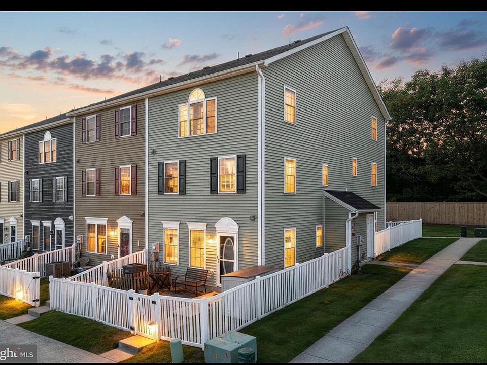 1st image of 170 N Altamont Ave