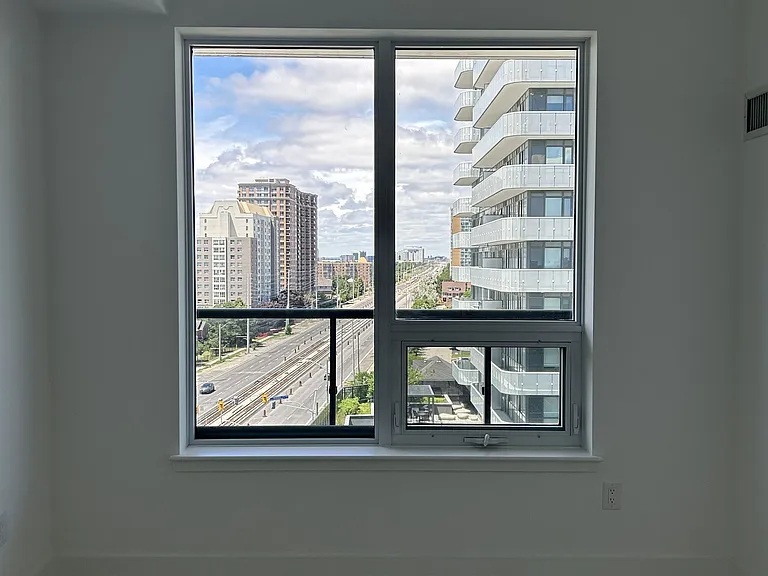 5105 Hurontario St #809 — Photo 19