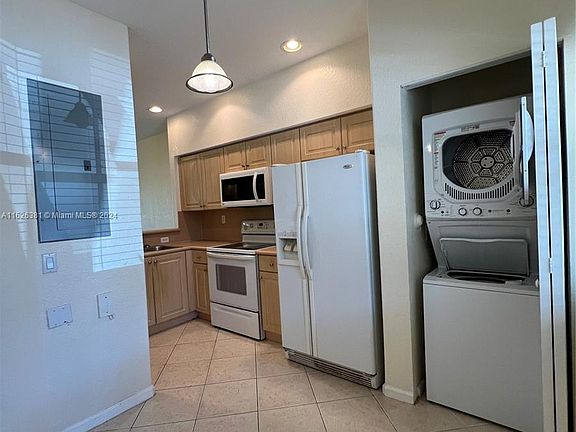 5th image of 2558 SW 83rd Ter #104