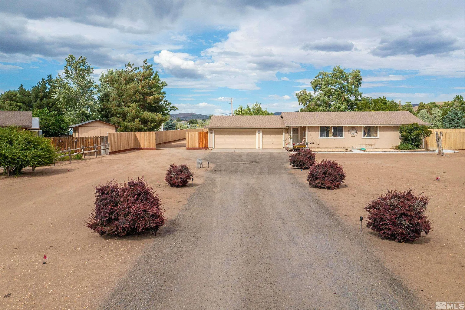 225 Leo Dr photo 1
