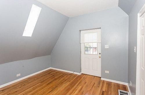 5th image of 1323 S Claremont Ave