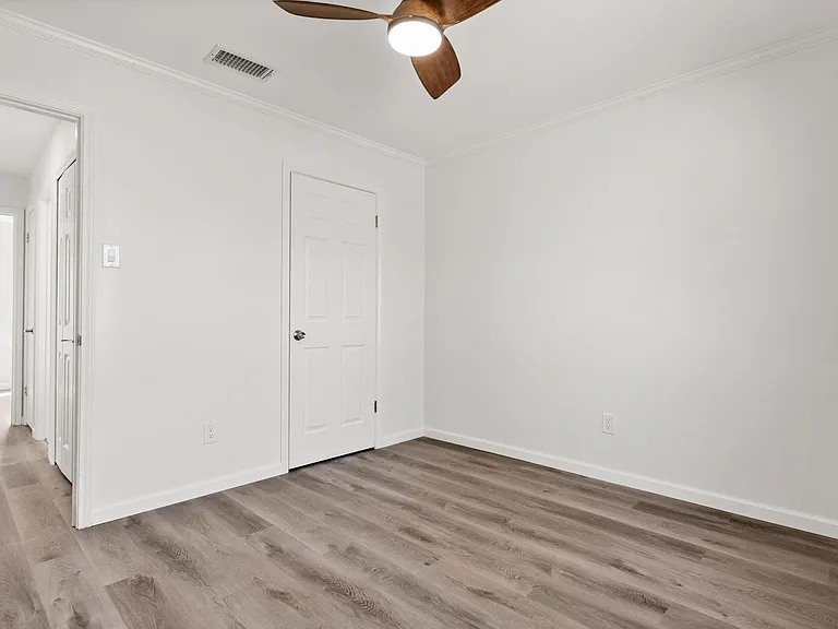 1907 Moonlight Dr — Photo 10